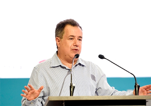 «La perversa competencia que hay entre el régimen público y el privado de pensiones se debe acabar»