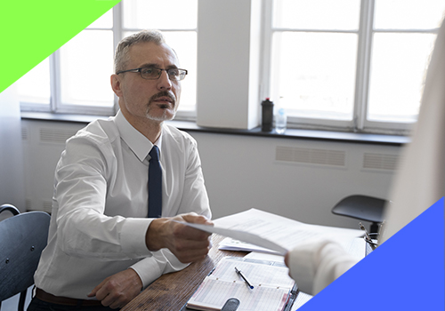 ¿En qué casos puede un empleador solicitar la pensión de vejez del trabajador?